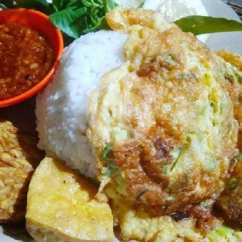 NASI TELUR GEPREK menu Penyetan Laris Timoho, Resto Soto Suroboyo Pak Min