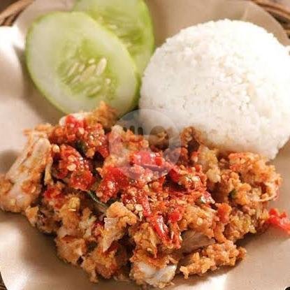 Nasi Goreng Suwir Ayam + Telor Ceplok menu Ayam Bakar dan Goreng, Angkringan Legendaris