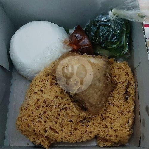 Ayam Kremess menu Es Kelapa Muda Pak Ambon, Dr. Cipto
