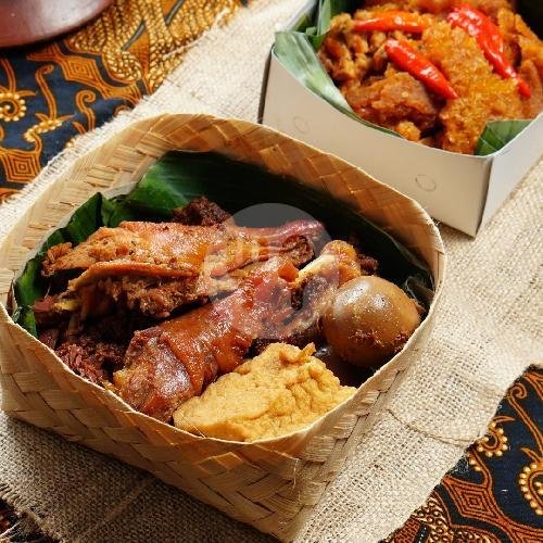 Gudeg Ayam  Kampung Utuh Telur 3 ,tahu + Krecek menu Gudeg Wijilan Bu is
