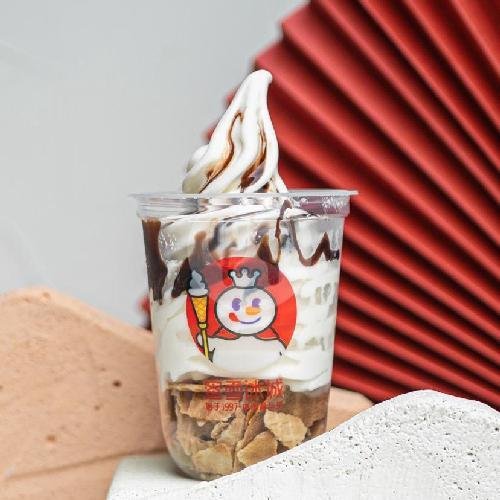 Strawberry Lucky Sundae menu MIXUE UMS SOLO, JL. Garuda Mas, Ruko No. 1