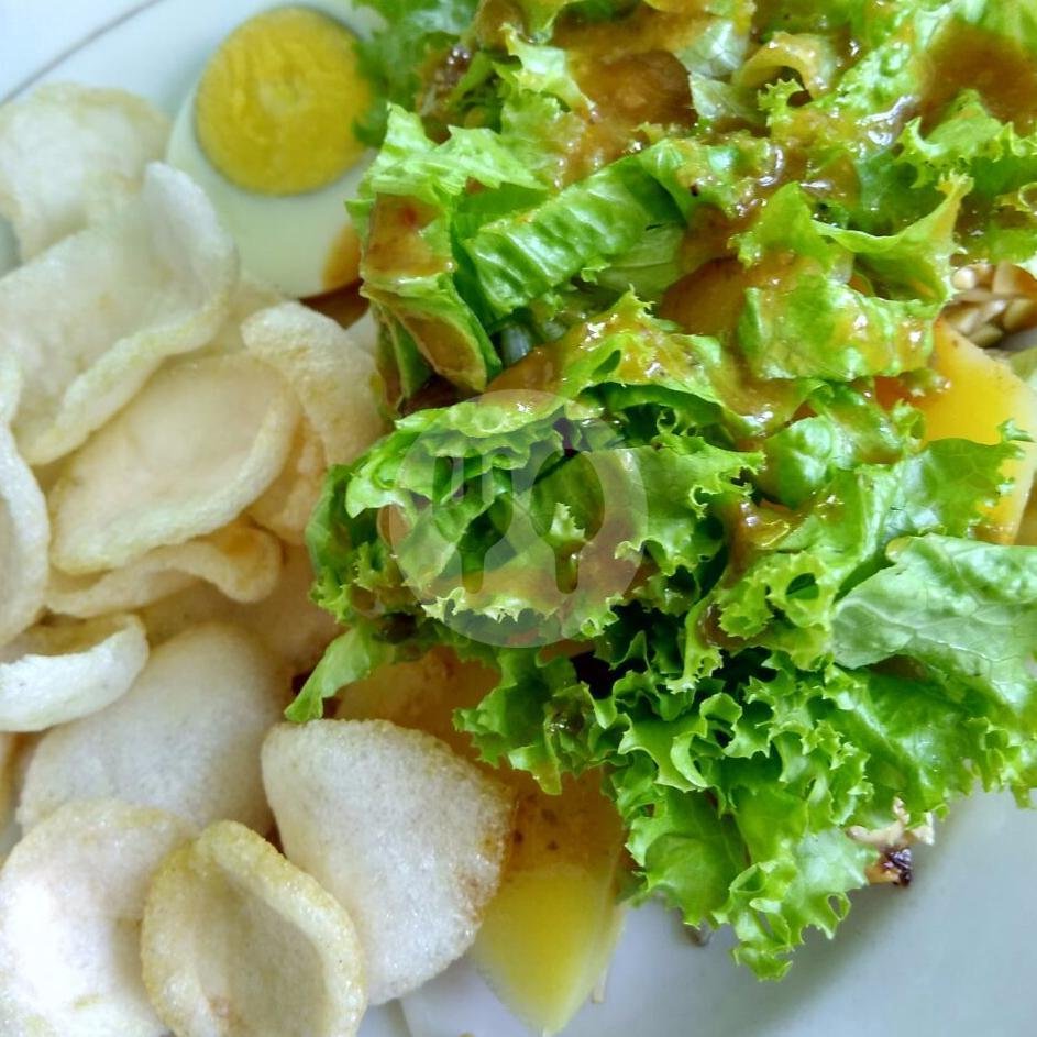 Tahu Telor + Lontong menu Rujak Sulfat Mbak Win, Blimbing