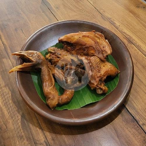 Gudeg Krecek Ayam 1/2 Ekor ( Besek ) menu Gudeg Yu Djum, Kaliurang