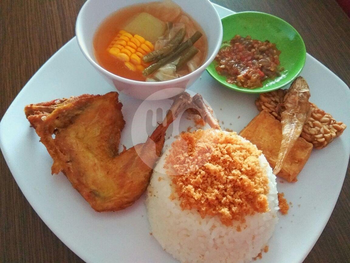 Nasi Bakmoy Jogya menu Waroenk Widary, Airlangga
