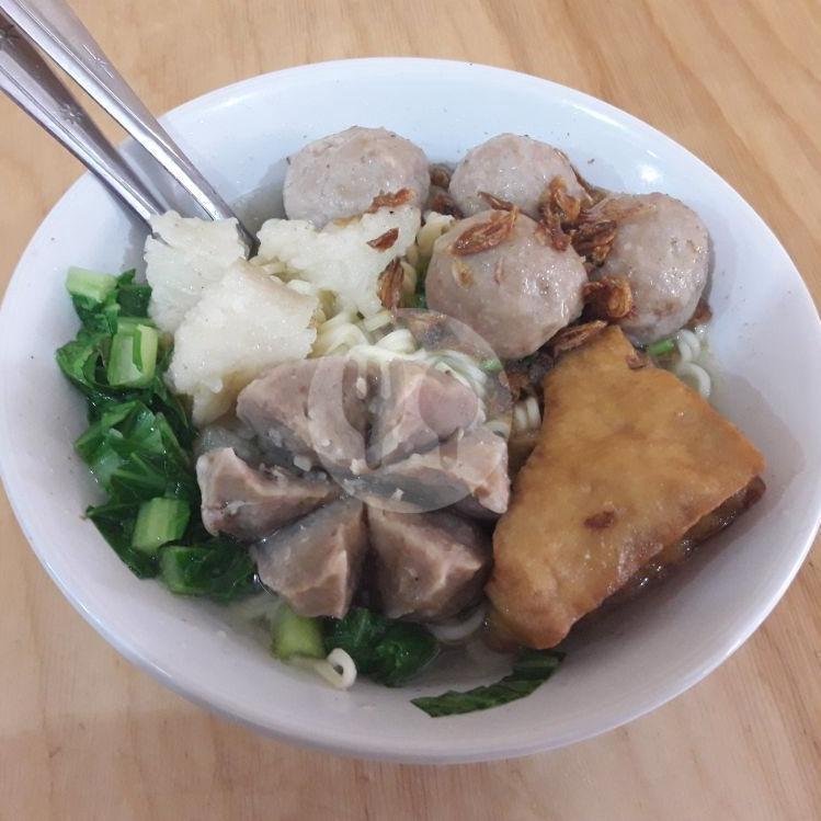 Review Bakso Pak Edy: Kenikmatan Bakso Juara di Kramat Sentiong