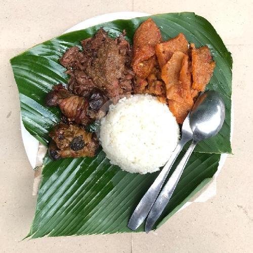 Nasi Gudeg Krecek Kepala Ayam menu Gudeg Mbarek Bu Hj. Amad, Alun-Alun Utara