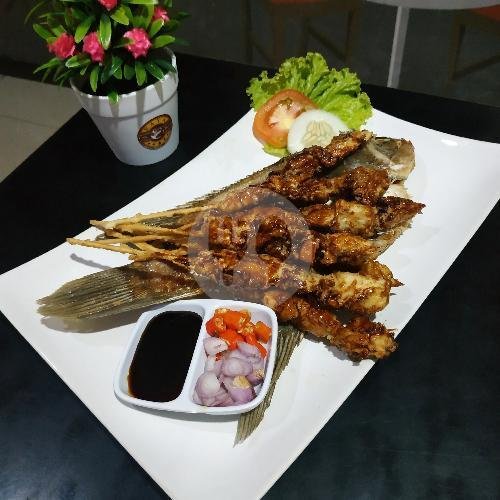 Ikan Gurami Bakar menu Raya Cafe & Resto, Taman