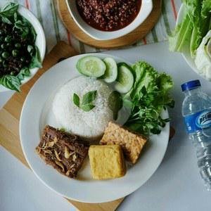 Promo Favorite Ayam menu Warung Nasi Ibu Imas, Regol