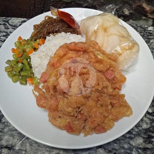 Nasi Campur Sosis Goreng menu Dapur SKP, Wonocolo