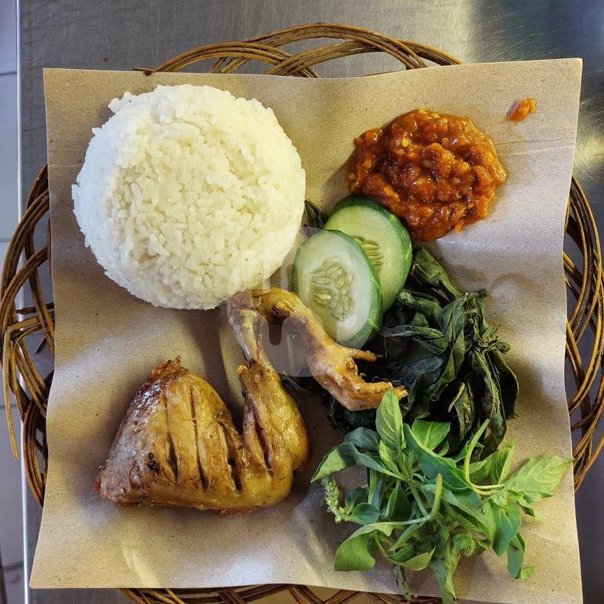 Paket Nasi Ayam (Paha/ Dada) Goreng menu Warung Pojok Spesial Penyet Pak Manda, Pusponjolo Selatan