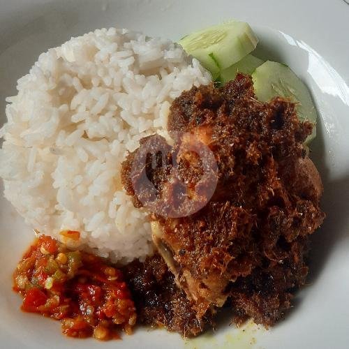 Review Ayam Goreng Bumbu Hitam Madura ‘Bu Anna’: Kelezatan Otentik yang Wajib Dicoba