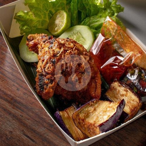 Ayam Bakar + Nasi menu Pecel Lele Mentawai Surf, Ujung Gurun