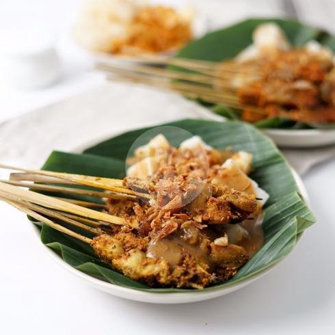 4 Porsi Sate Padang dan Ketupat menu Sate Padang Ajo Ramon, Pasar Santa