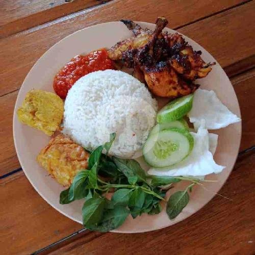 Review Makanan Lezat di Warung Ayam Bakar & Goreng Bu Yati, Melong Tengah