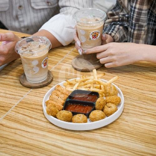 Kopi Titik Koma: Tempat Nongkrong Cozy dan Coffee Terbaik di Solo Baru