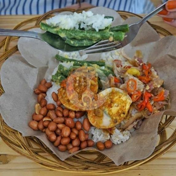 Nasi Ayam Goreng (ayam Kampung Dada/ Paha) menu Betutu Lombok Lithik, Banyuwangi Kota