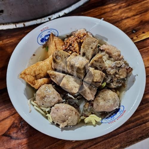 Review Bakso Urat Malvinas: Surga Kuliner di Arjawinangun Cirebon