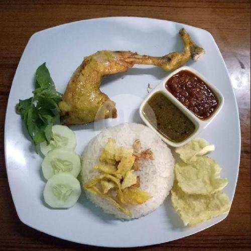 Nasi Uduk + Ayam menu Nasi Uduk Rohmat, Gunungsari