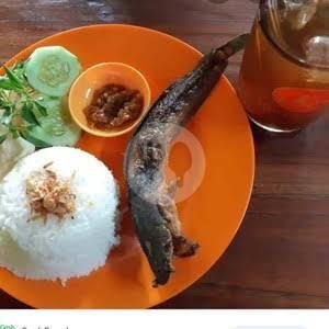 Ayam Goreng(sambel, Lalap) menu Pecel Lele SahabatDj, Tuparev