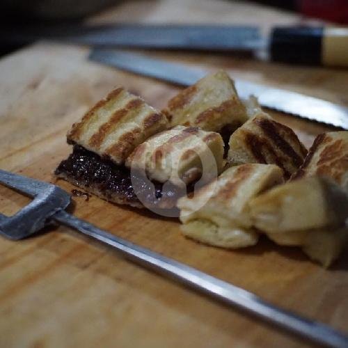 Roti Bakar Cokelat Kacang Susu , Stroberi / Blueberry Susu menu Gerobak Kiting (Gerai Roti Bakar), Karang Mulya