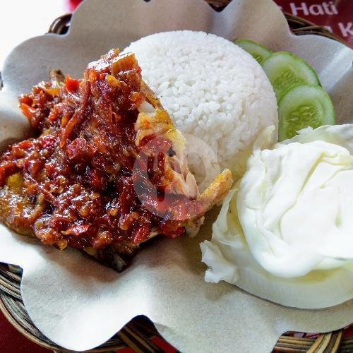 Ayam Cobek + Nasi menu Ayam Bakar Eyang Putri, Srirejeki