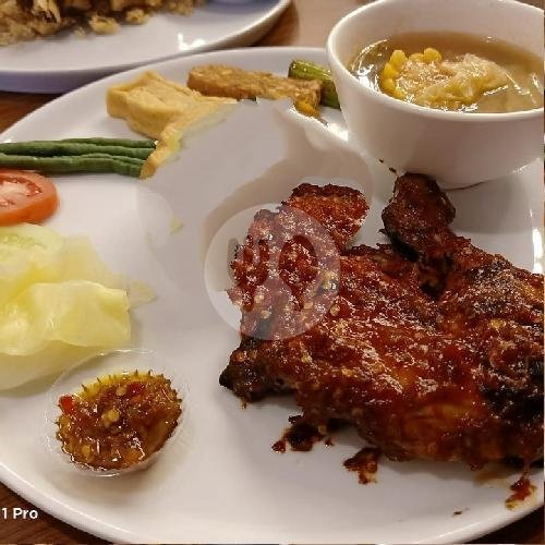 Ayam Penyet menu Kedai LenQuas Karimata, Sumbersari