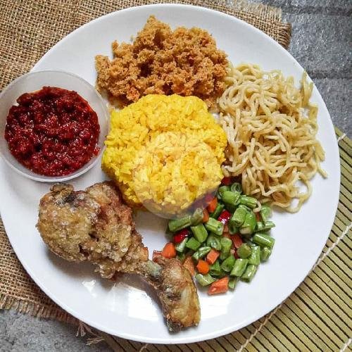 Nasi Putih /kuning  Ayam Kremes menu Dapur SKP, Wonocolo