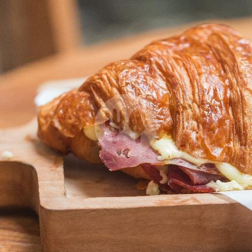 Smoke Beef  & Cheese Croissant menu Paper & Sip , Aria Jipang
