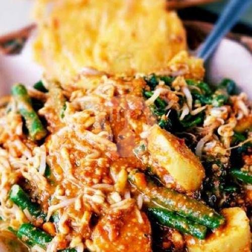 Nasi + Ayam + Tahu + Tempe Sambel Jeritttt menu Nasi Pecel Madiun Balqis Food, Danau Limboto