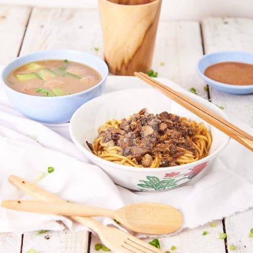 Mie Rooks: Nostalgia Mie Rica yang Menggugah Selera di Bandung