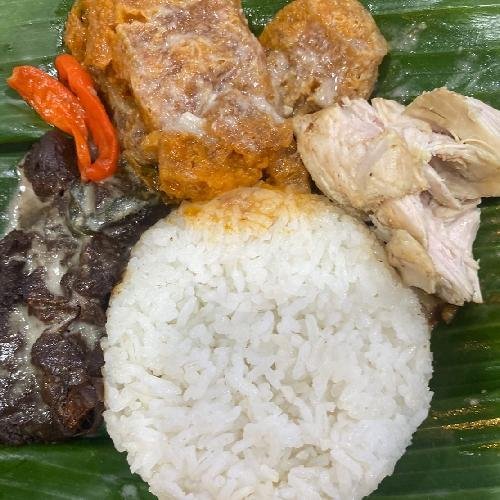 Nasi Gudeg Sambel Goreng Tahu menu Warung Gudeg Yogya dan Ayam Kremes Mbak Tipuk, Jebres