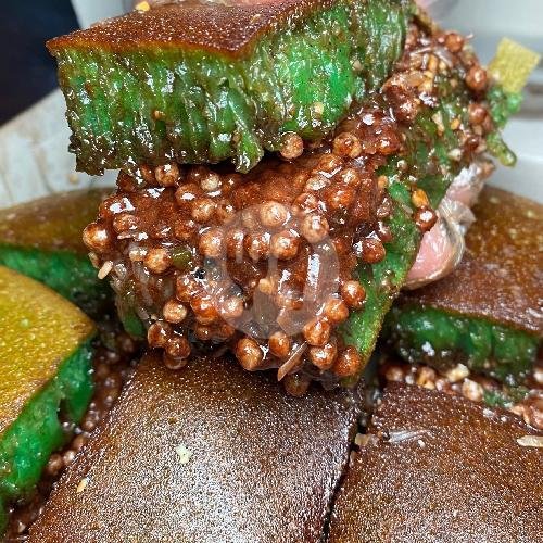 Martabak Manis Sinar Bulan: Surga Kuliner Martabak di Jalan Mastrip
