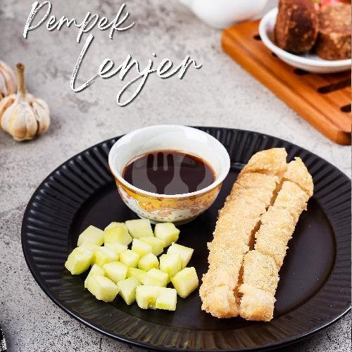 Adaan menu Pempek Mc. Oji, Taman Siswa