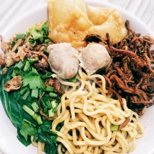 Mie Ayam + Penthol Jumbo menu Bakso Boom Bangil, Apel