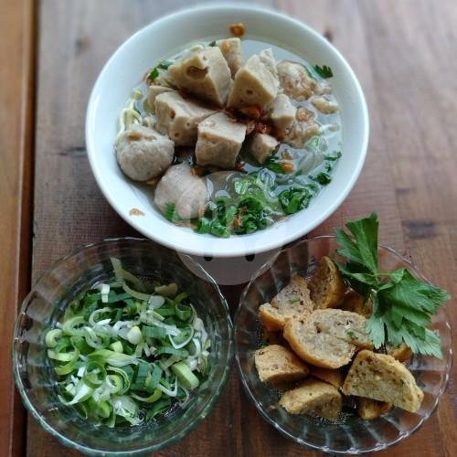 Bakso Jumbo Komplit menu Mie Ayam Dan Bakso Babaran, Umbulharjo