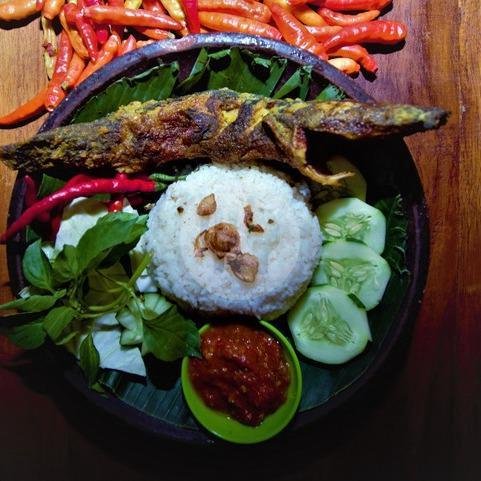 Paket Lele Goreng menu Warung Pecel Lele Ayah, Bugisan Selatan