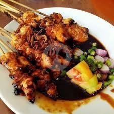 Sate Ayam bumbu Kacang + Lontong menu Sate Madura Kantor Pos, Melong Raya