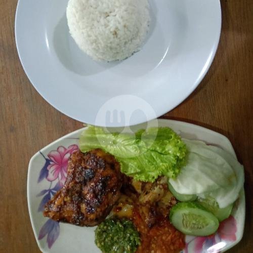 Review Ayam Penyet Tulang Lunak Indrakila Kebumen: Petualangan Kuliner yang Penuh Kejutan