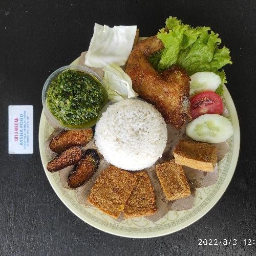 Ayam Penyet Cabe Ijo menu Soto Medan Aysha Food, Selaguri