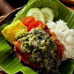 Nasi Ayam Geprek + Tahu / Tempe+ Sayur + Kerupuk Pangsit (Level 1-5) menu Mie Padeh Narako, Kalawi