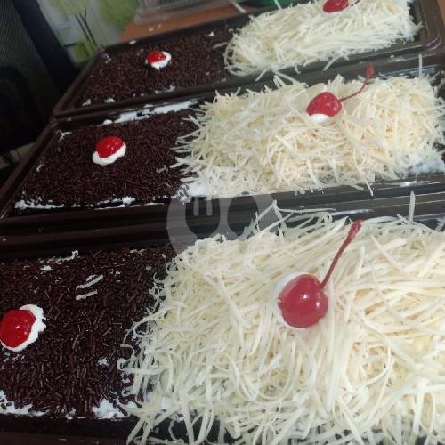 Lapis Surabaya Besar Dus menu Mekarsari Kue & Bolu, Cikampek