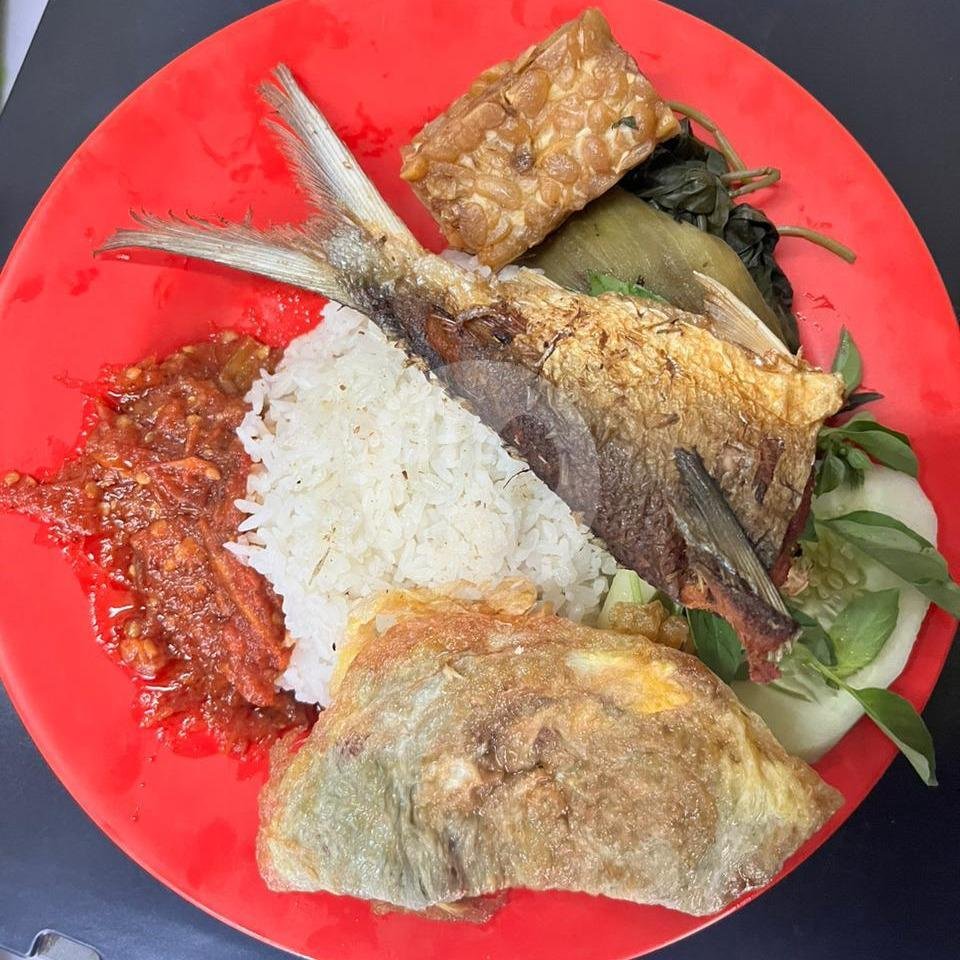 Nasi Panggangan + Telor menu Tempe Penyet Mbak Noer, Jagir Wonokromo