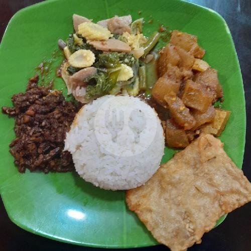 Nasi Rames.+telor+mie+tempe Orek+kerupuk menu Warteg Pinang