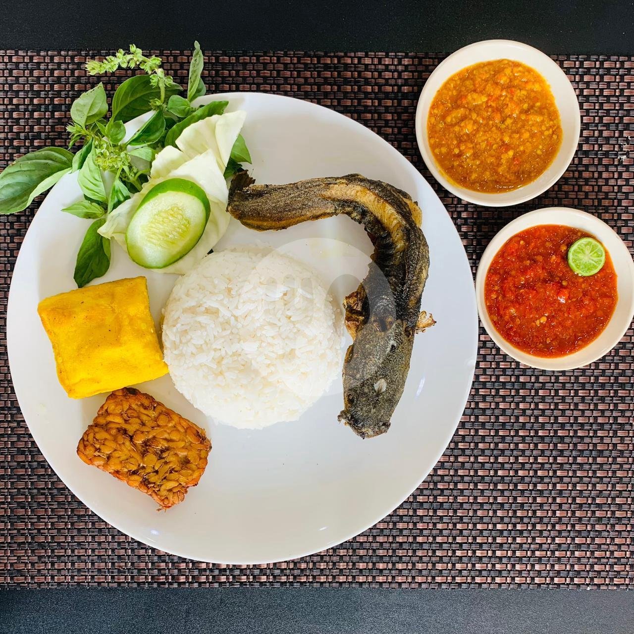 Paket Ayam Nasi Uduk menu Pecel Lele & Ayam Goreng Soegih, Kiaracondong