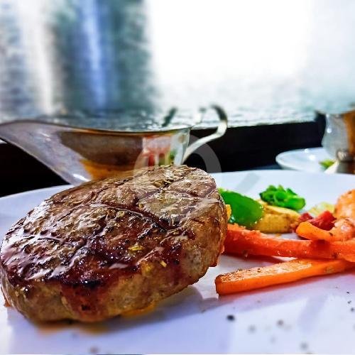 Review Garden City Resto: Suasana Menyeramkan dengan Makanan yang Bikin Bingung