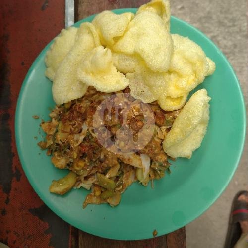 Kerupuk menu Luthfi Food Court Kecapi, Jatiwarna