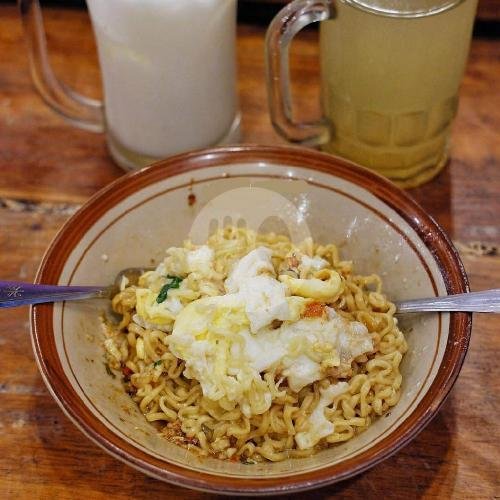 Mie Dok Dok menu Warmindo Amor, Umbulharjo