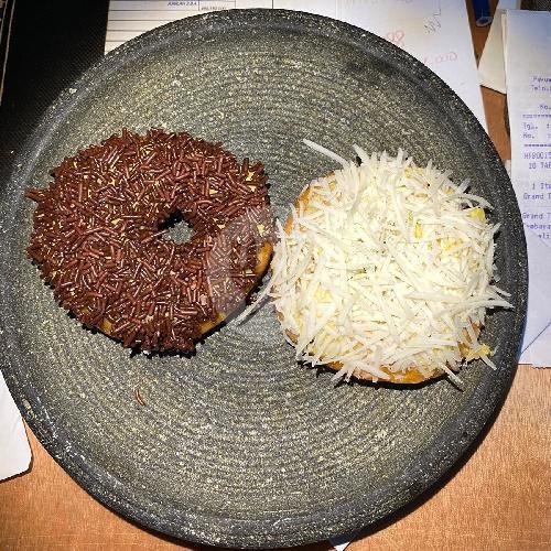 Mini Bite Salju menu Donat Qizz Store, ITS