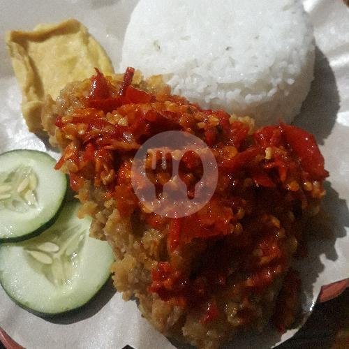 Oseng Rempelo Ati Pedas + Nasi menu De Chicken 
