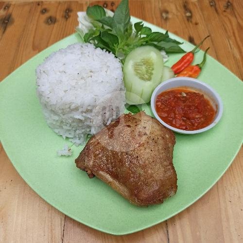 Paket Nasi Lele Terong Kobis Penyet + Teh menu Lesehan Bu Heri, Krapyak Sleman